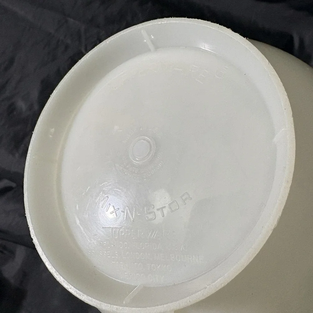 Vintage Tupperware Mix N Store Measuring Pitcher Batter Bowl 8 Cup 2Qt bowl only